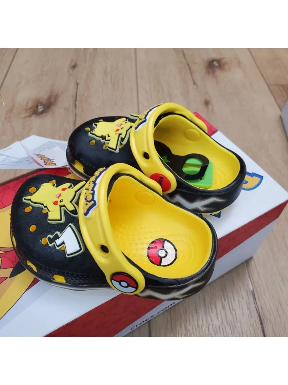 Crocs x Pokemon Pikachu Classic Clog Shoes Size c4 Kids Toddler 4 Glow in Dark